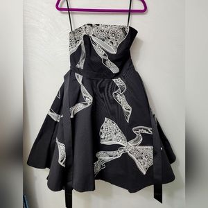 NWT.  White House/Black Market little black dress.  Size 6.  (538)